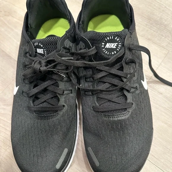 Nike Black Sneakers with Neon Green Insole - Picture 7 of 7